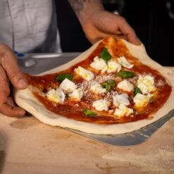 Pizzaschaufel Aus Aluminium - 33 X 33 Cm - Perforiert -Küchenwelt Geschaft PSPG kuchenstudio 1efc 2